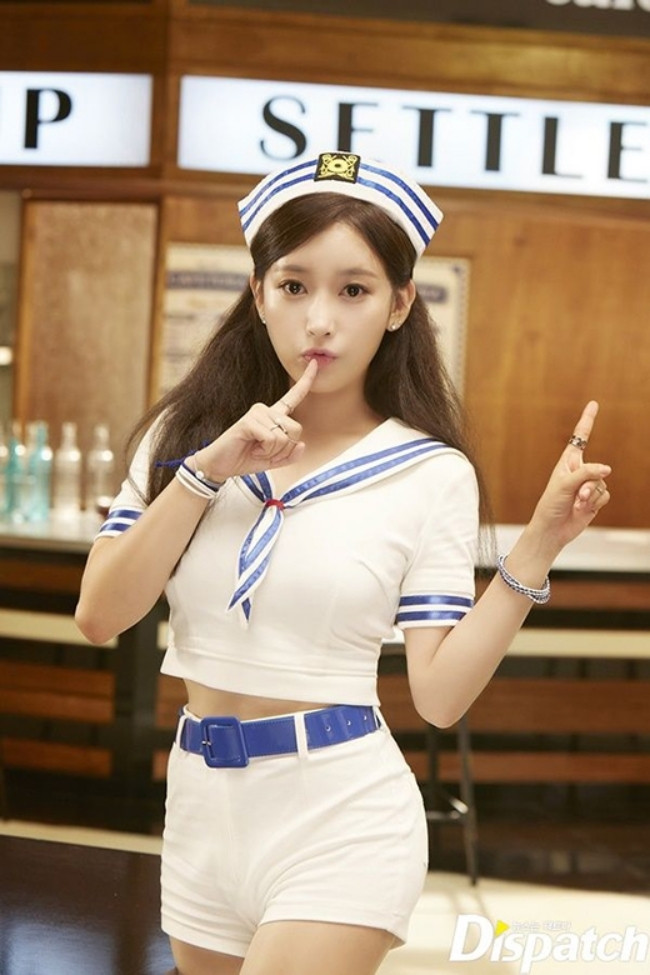 Nếu như Jo Yu Min là một trong những cầu thủ điển trai, tài giỏi của đội tuyển Hàn Quốc thì Soyeon cũng nổi tiếng với vai trò ca sĩ.