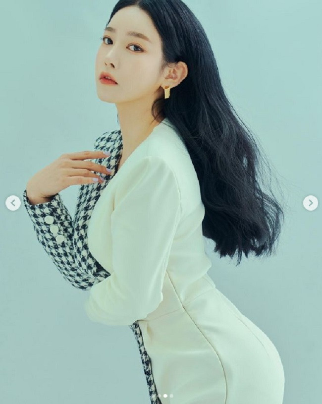 Cô lấn sân diễn xuất qua phim Haeundae Lovers của đài KBS2 năm 2012 và Sweet Temptation năm 2015. Từ năm 2017, Soyeon hoạt động solo, phát hành loạt MV như They Are All The Same, Interview...