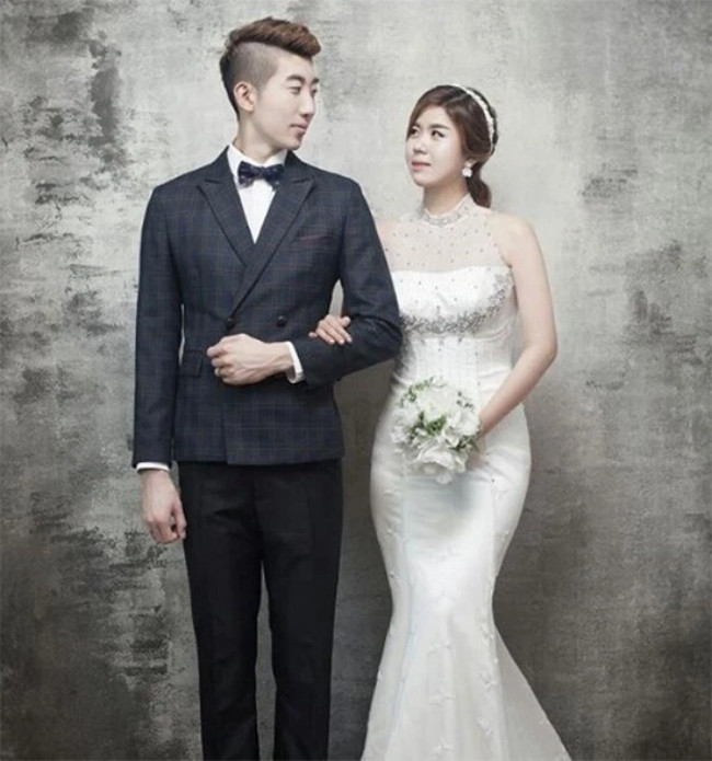 Ít ai biết anh đã có vợ và con gái. Vợ của Cho Hyun Woo là Kim Hee-young, là một người phụ nữ giản dị.