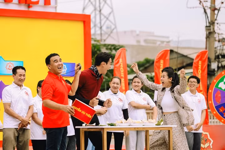 MC Quyen Linh tiet lo con gai ut 