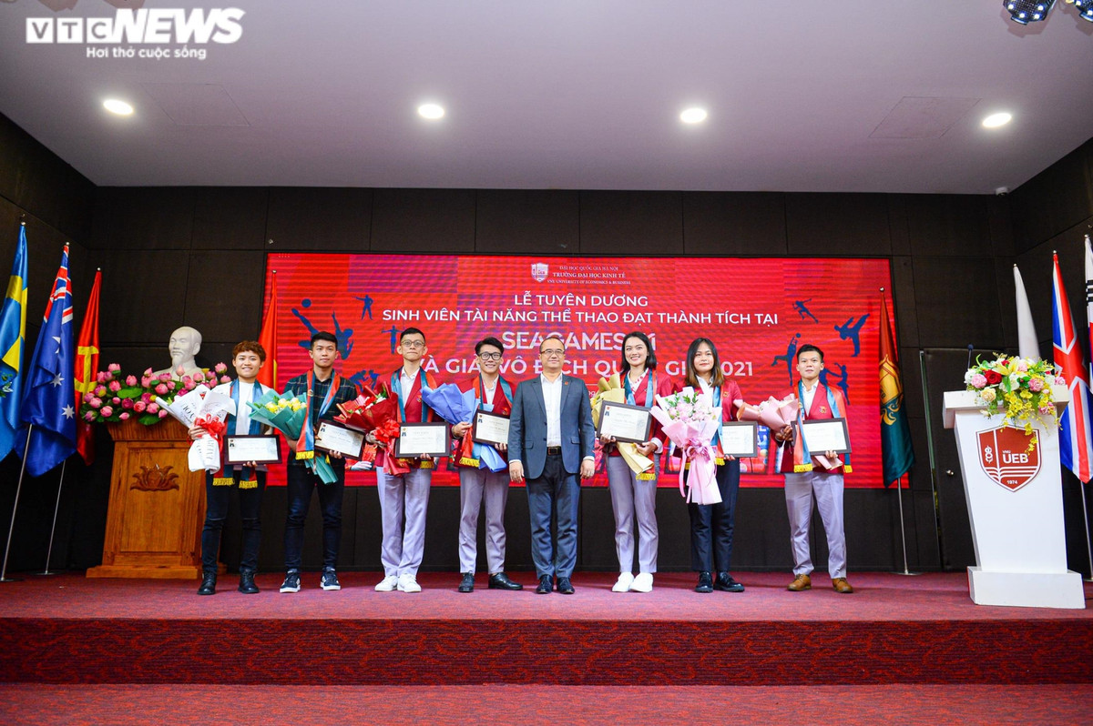 Tại SEA Games 31 và giải Vô địch Quốc gia 2021, trường Đại học Kinh tế có 9 sinh viên thể thao đạt thành tích cao gồm: Đỗ Hùng Dũng - Đội tuyển bóng đá nam Việt Nam; Quách Thị Lan - HCV cá nhân nội dung 400m rào nữ; Phan Công Minh - HCV đồng đội nội dung đồng đội 10m súng ngắn hơi nam; Đặng Thị Linh - HCV nội dung vật tự do nữ hạng cân 76kg; Nguyễn Thu Hoài cùng đồng đội bóng chuyền nữ giành HCB; Văn Vĩ Lương - HCV môn Thể dục dụng cụ; Nguyễn Đức Hòa được 3 HCĐ khiêu vũ thể thao.