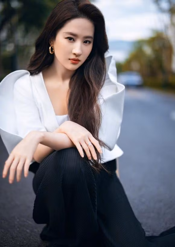 Luu Diec Phi bi che gieu voc dang that 