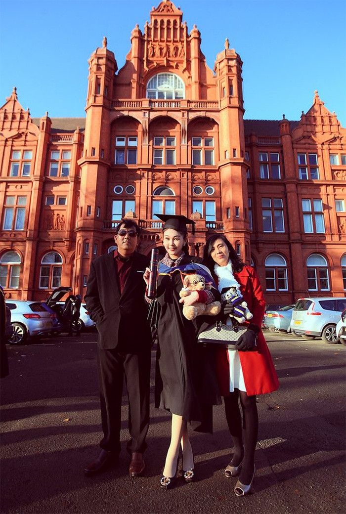 My nhan Viet rang ro trong trang phuc cu nhan ngay tot nghiep-Hinh-6