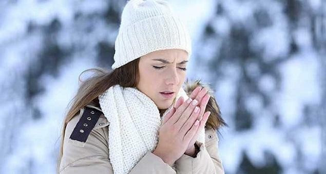 Tay chan lanh ngat mua dong, co the ban mac benh 