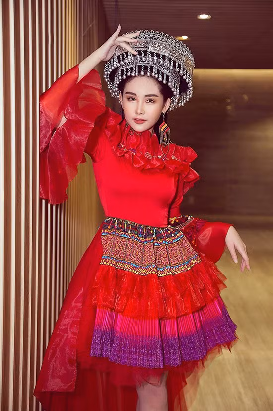 HHen Niê đẹp xuất sắc, Hòa Minzy phối đồ lạ mắt - Hình 11 HHen Nie dep xuat sac, Hoa Minzy phoi do la mat-Hinh-11