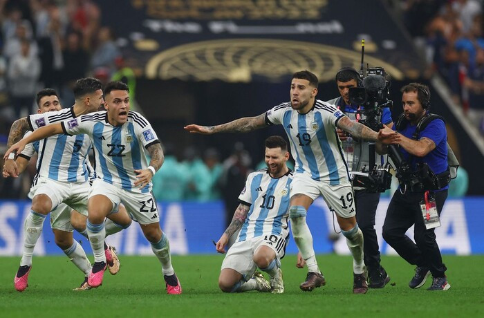 Argentina đánh bại Pháp 4-2 trên chấm phạt đền sau 120 phút hoà 3-3.