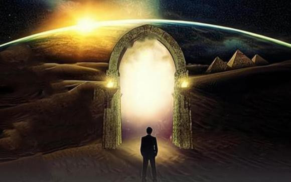 Ngoài ra, người ta cũng đưa ra nhiều giả thuyết có thể gọi là “mở não”, chẳng hạn có người cho rằng sở dĩ có những điều chưa từng thấy trong mơ là do giấc mơ có mối liên hệ với một vũ trụ song song.