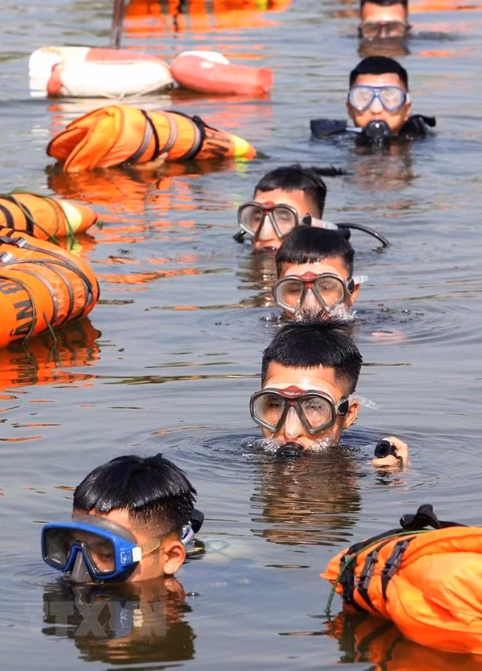 Luc luong nong cot trong dau tranh giai phong dan toc, bao ve To quoc-Hinh-12