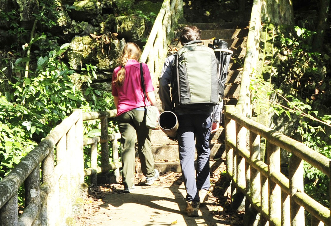 Khám phá động Người Xưa giữa lòng rừng nguyên sinh Cúc Phương ảnh 1