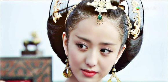 De duoc hoang de sung ai, Trieu Phi Yen nhet thu nay vao nguoi