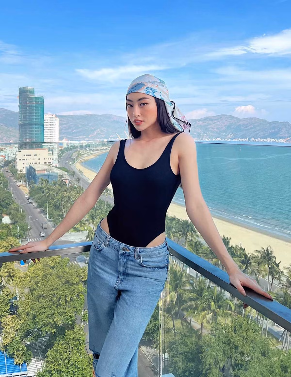 Hoa hau dep nhat Cao Bang dien mot quan tre gay xon xao