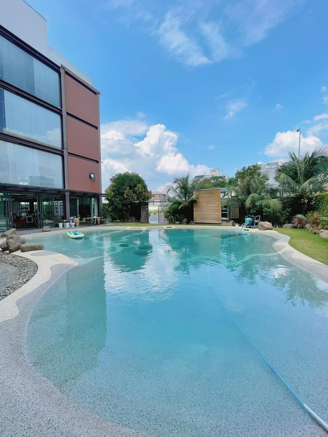 Theo chan Gen Z cheo SUP tai quan ca phe, xin nhu khu nghi duong-Hinh-2