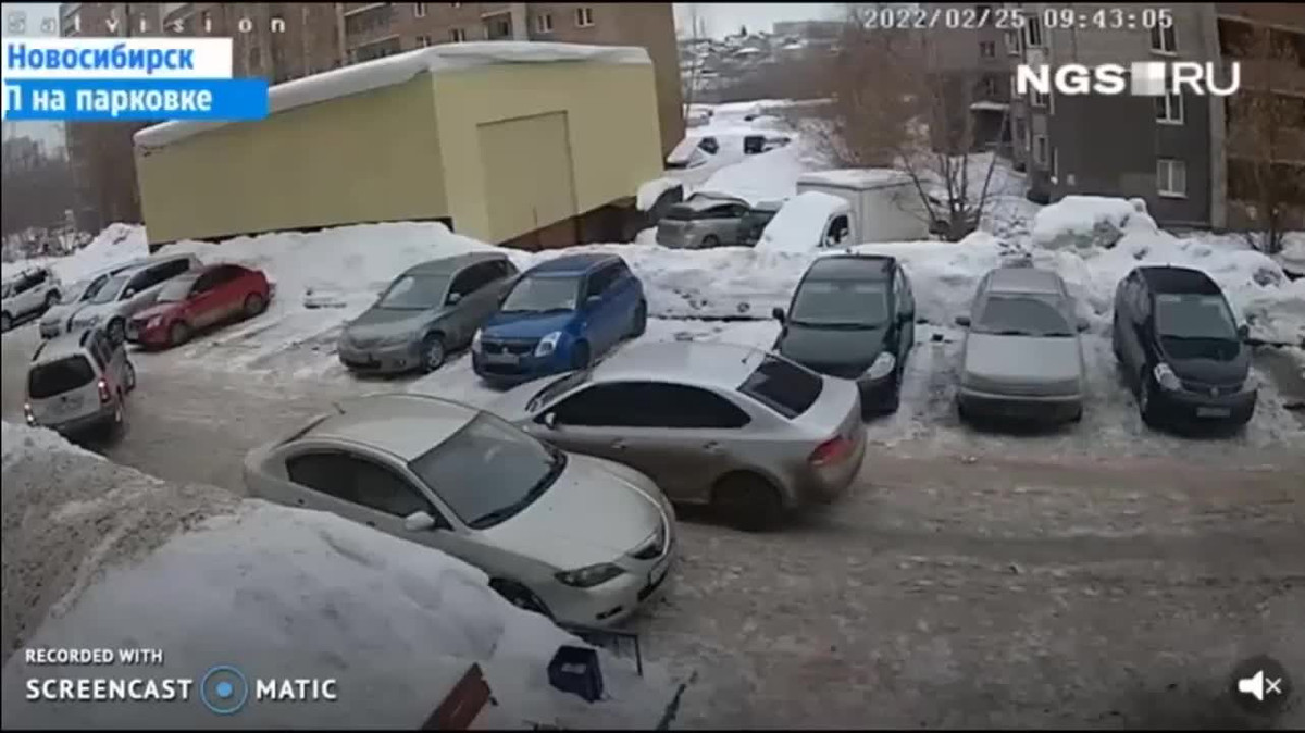 Lui xe, nu tai xe khien be trai suyt mat mang