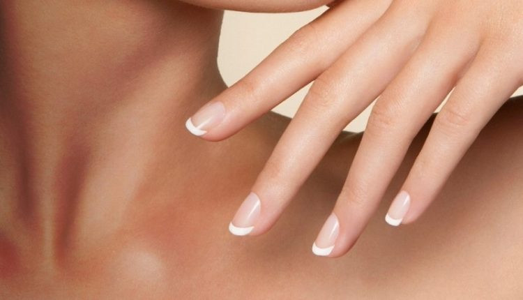 Bởi vậy, từ xưa người Trung Hoa đã xem phụ nữ có bàn tay nhỏ, da dẻ hồng hào không khô hay lộ ra gân xanh là người vợ mẫu mực, mẹ hiền vợ đảm rồi. Bởi, theo họ người có bàn tay càng to, ngón tay càng lớn thì khả năng quản lý tài chính càng không tốt.