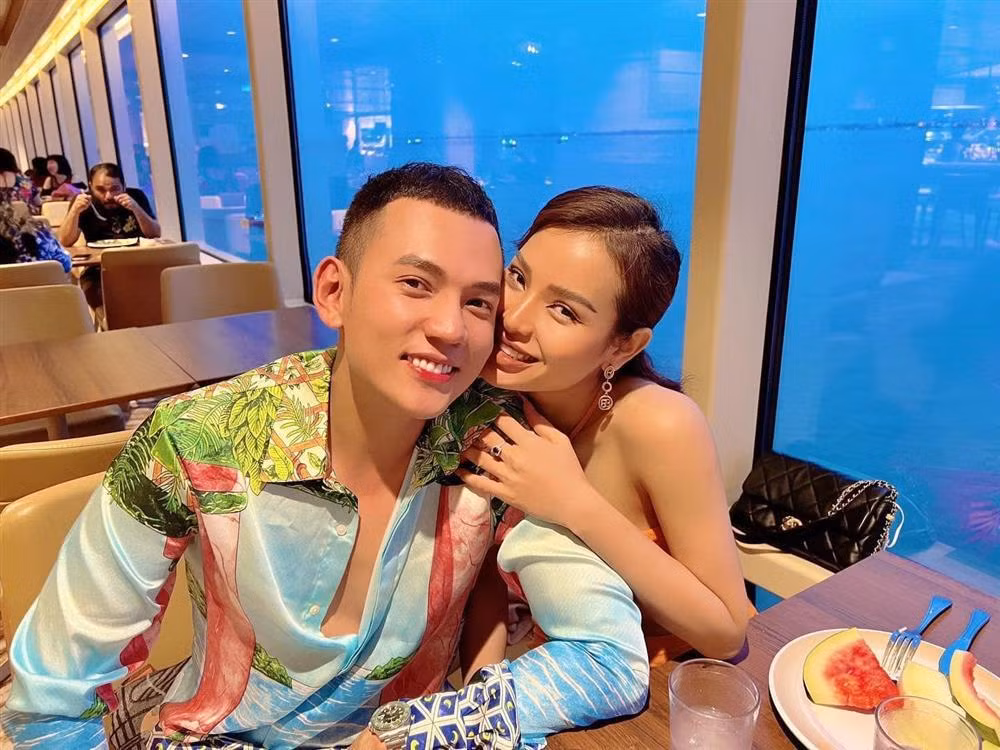 Ly Binh dap tra loi mia mai 