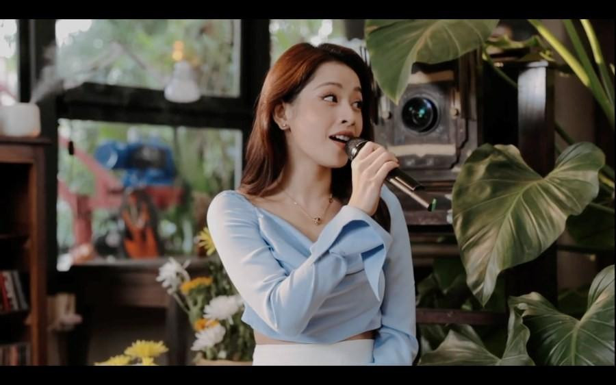 Miu Le chung mic Chi Pu, netizen xoc xiem: '2 chien than hat live'