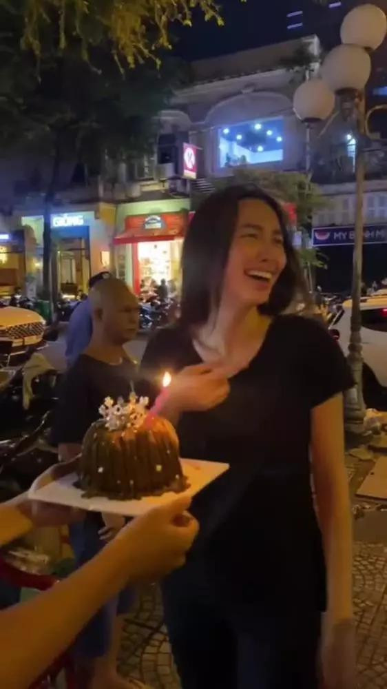 Thùy Tiên mặt mộc ra ngoài, đến người thân cũng nhận không ra - Hình 8 Thuy Tien mat moc ra ngoai, den nguoi than cung nhan khong ra-Hinh-8