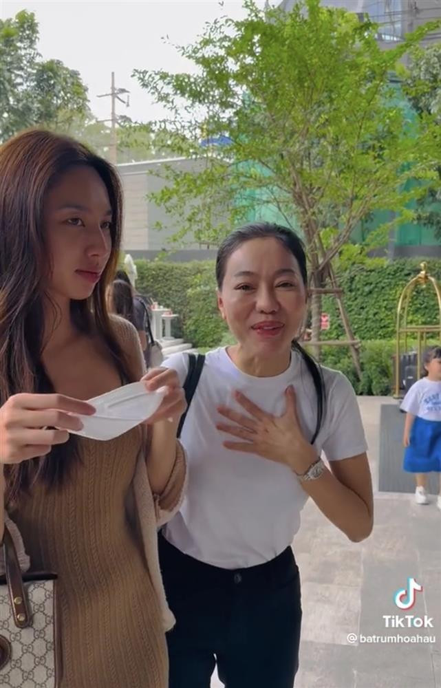 Thùy Tiên mặt mộc ra ngoài, đến người thân cũng nhận không ra - Hình 3 Thuy Tien mat moc ra ngoai, den nguoi than cung nhan khong ra-Hinh-3