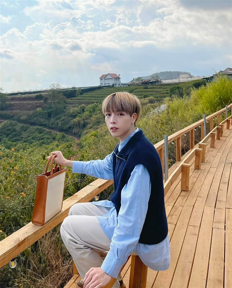 Đức Phúc hào hứng cho biết: "Tôi có thể ở Đà Lạt cả tháng luôn đó các bác ơi, thích Đà Lạt lắm".