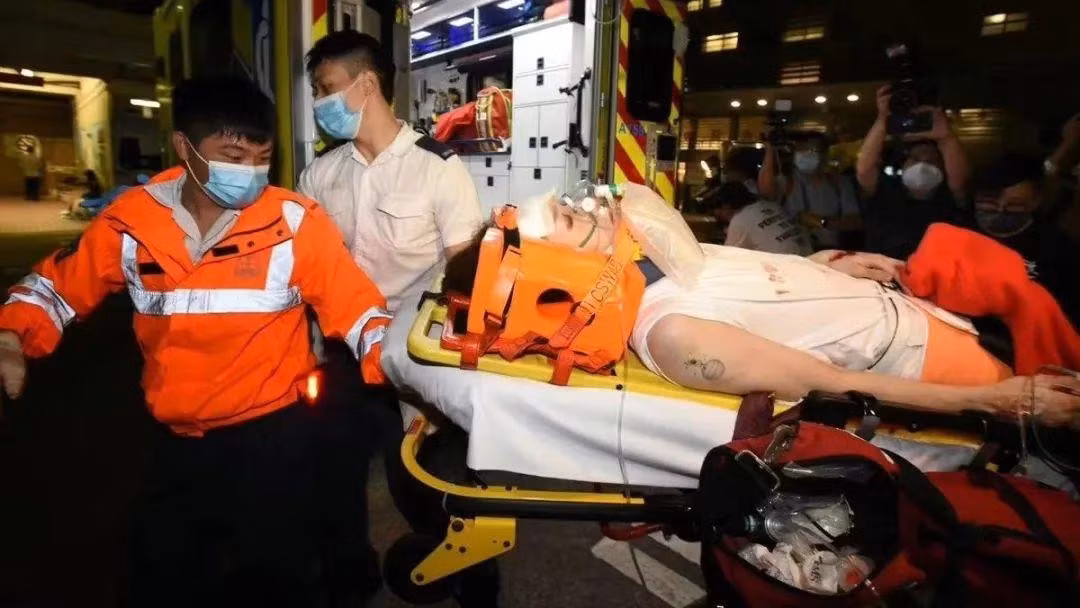 Bi kich vu cong bi man hinh LED 600 kg roi trung nguoi-Hinh-4