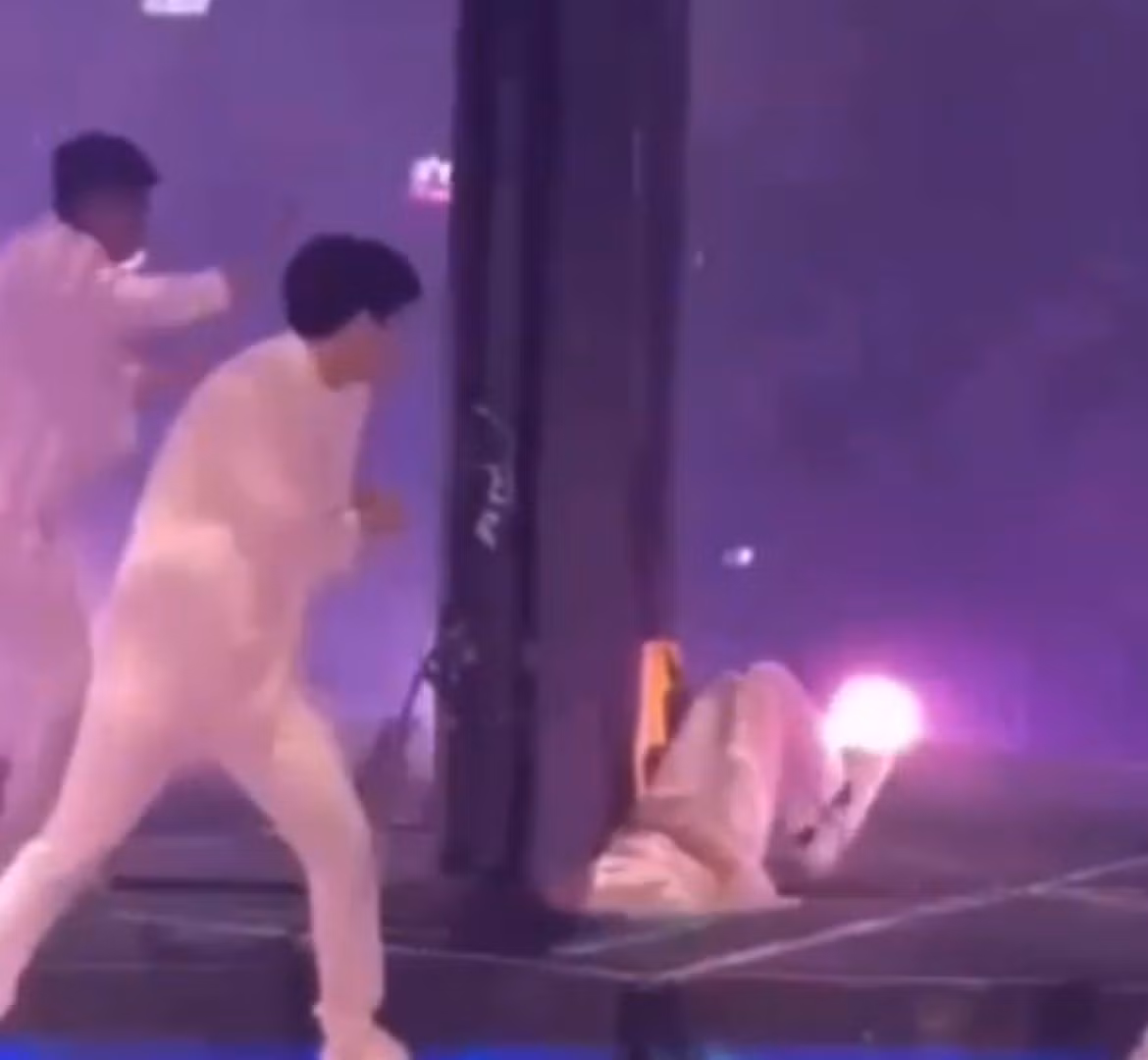 Bi kich vu cong bi man hinh LED 600 kg roi trung nguoi-Hinh-3