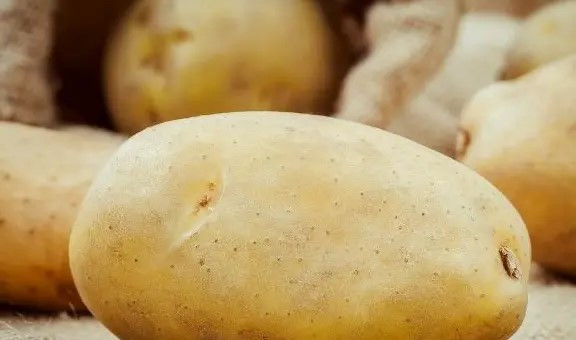 Khong nen chien khoai tay truc tiep, them 2 buoc dam bao gion, ngon-Hinh-2