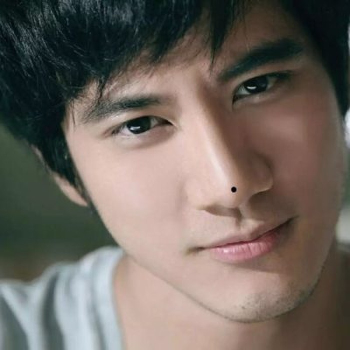 4 nốt ruồi trên khuôn mặt đàn ông là quý tướng, tài lộc thịnh vượng - Hình 2 4 not ruoi tren khuon mat dan ong la quy tuong, tai loc thinh vuong-Hinh-2