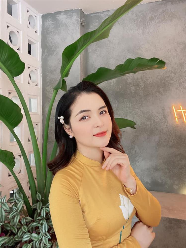 MC Kính Hồng - chị gái Hòa Minzy từng nổi đình đám giờ ra sao? - Hình 3 MC Kinh Hong - chi gai Hoa Minzy tung noi dinh dam gio ra sao?-Hinh-3