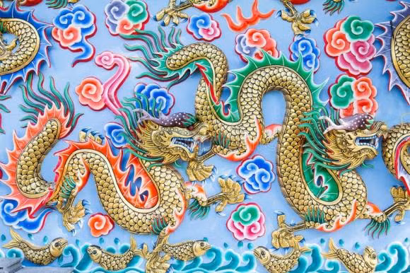 Tuổi Thìn. Thìn là những người chủ yếu dựa vào năng lực của bản thân để kiếm tiền và xây dựng sự nghiệp vững chắc. Con giáp này có tâm hồn rất tinh tế, khả năng nhìn nhận thấu đáo, có thể thấy cơ hội mà người khác không thấy.