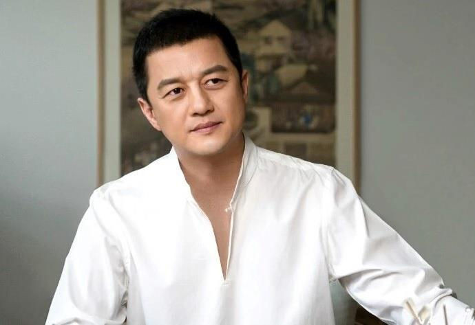 Ly hon Vuong Phi, Ly A Bang hanh phuc ben vo kem tuoi-Hinh-6