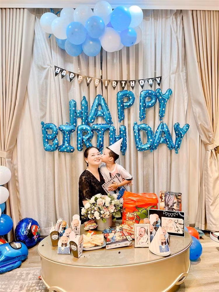 Ly Kute to chuc sinh nhat con trai, noi 5 chu lay dong trai tim-Hinh-2