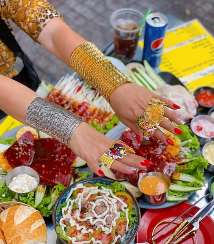 Nu chu quan bo nuong deo 70 cay vang tri gia gan 5 ty-Hinh-3