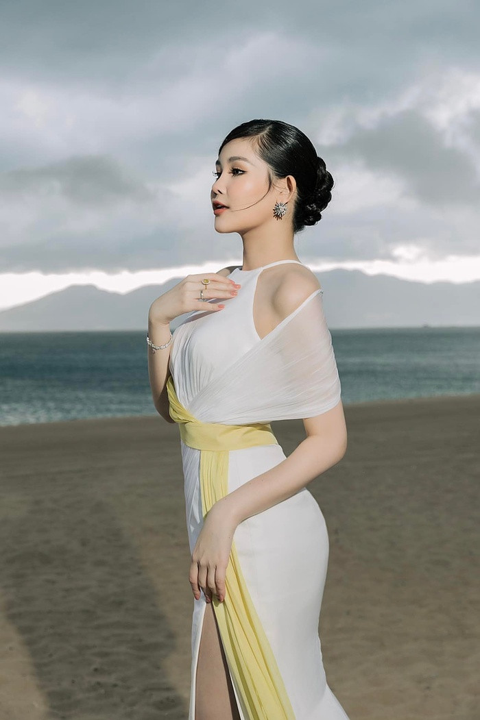 Lê Âu Ngân Anh tái xuất dịu dàng, sẵn sàng mặc áo cưới - Hình 9 Le Au Ngan Anh tai xuat diu dang, san sang mac ao cuoi-Hinh-9