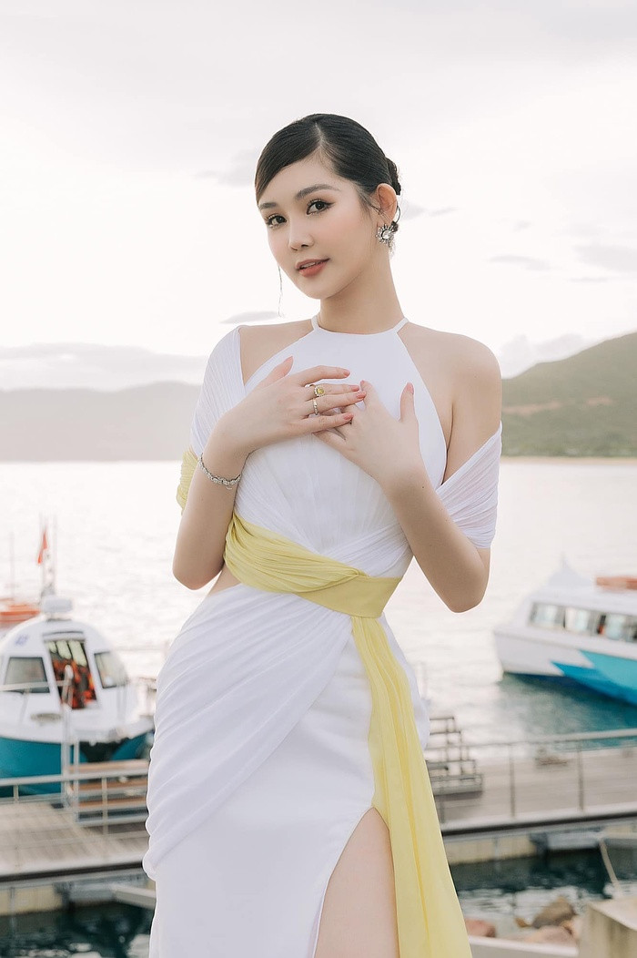 Lê Âu Ngân Anh tái xuất dịu dàng, sẵn sàng mặc áo cưới - Hình 7 Le Au Ngan Anh tai xuat diu dang, san sang mac ao cuoi-Hinh-7