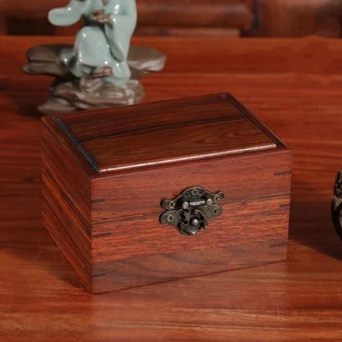 Dat 2 thu duoi gam giuong quet sach van xui, ruoc tai loc ve-Hinh-2