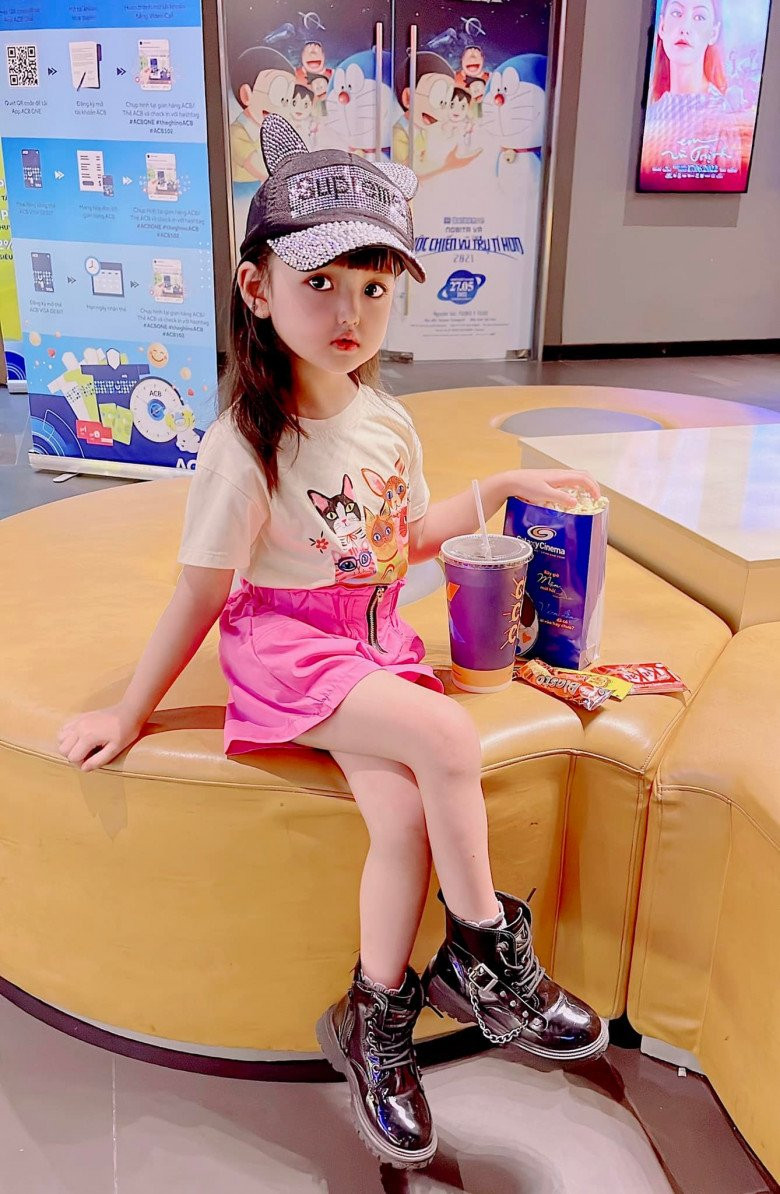 Hai ba chau nguoi Tay: Chau xinh nhu bup be, ba U50 tre dep-Hinh-4