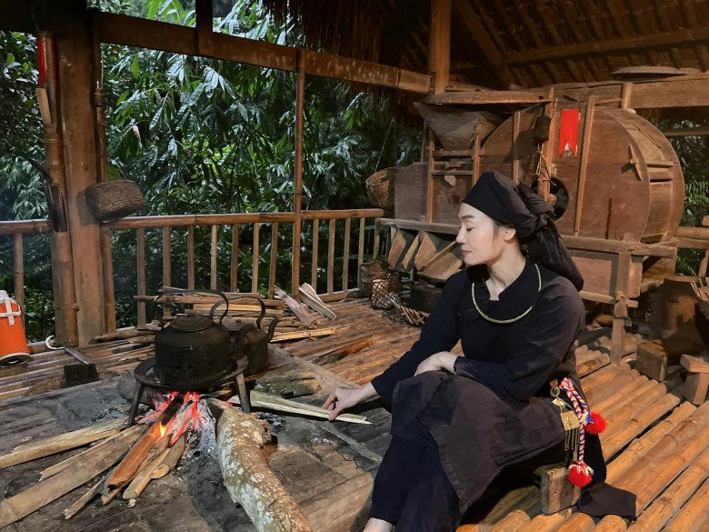 Hai ba chau nguoi Tay: Chau xinh nhu bup be, ba U50 tre dep-Hinh-9