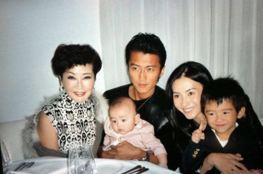 Trương Bá Chi mừng sinh nhật con, Tạ Đình Phong không một lời - Hình 5 Truong Ba Chi mung sinh nhat con, Ta Dinh Phong khong mot loi-Hinh-5