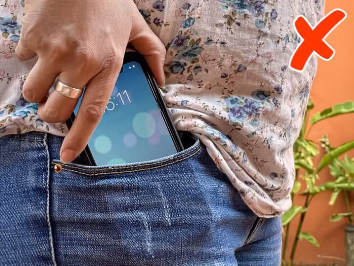 10 sai lầm khiến điện thoại bị nóng, dễ gây nguy hiểm - Hình 4 10 sai lam khien dien thoai bi nong, de gay nguy hiem-Hinh-4