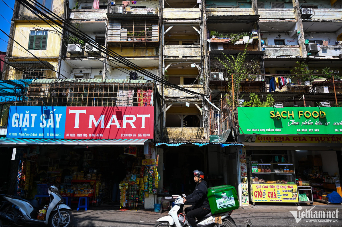 Tại khu nhà E4, E6, G6A khu tập thể Thành Công (quận Ba Đình) đã có nhiều hộ chuyển đi. Họ bán nhà hoặc cho người khác thuê để sinh sống, kinh doanh.