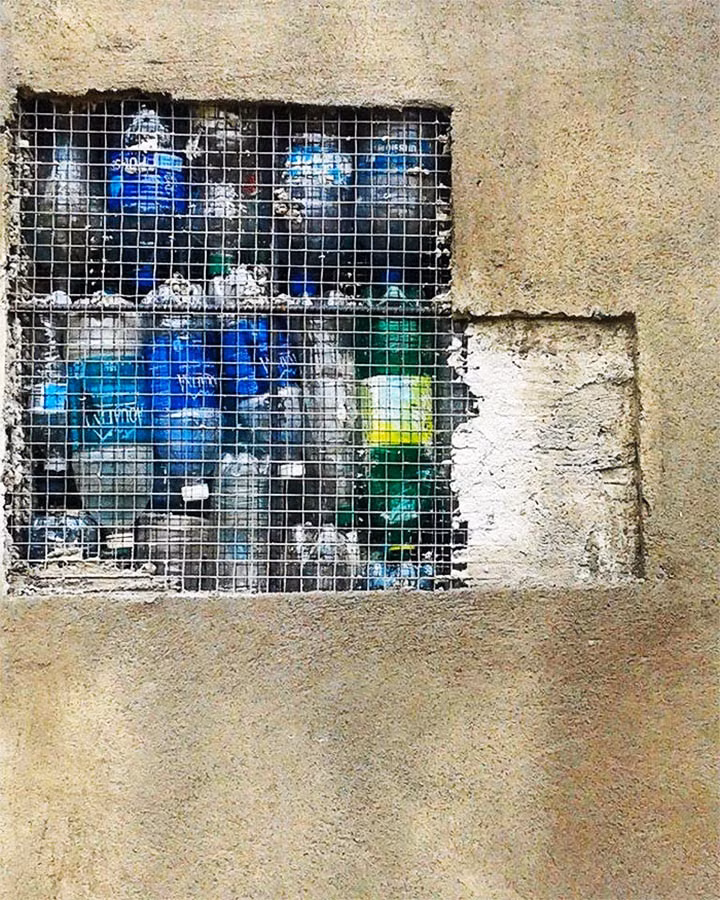 Xay ca ngoi lang bang hang trieu chai nhua da qua su dung-Hinh-2