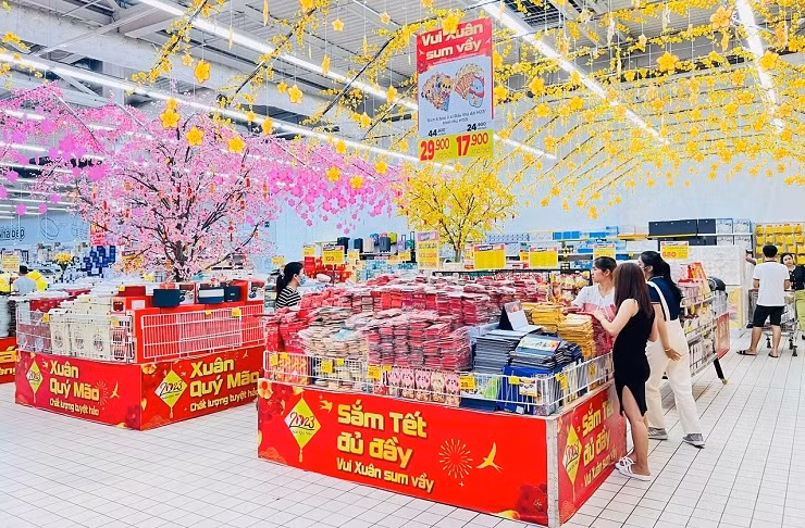 Hang Tet ngap ke, sieu thi o at tung khuyen mai hang ty hut khach-Hinh-2