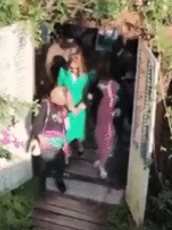 Mỹ Tâm hóa con gái nhỏ bám lấy tay mẹ ruột gây xúc động My Tam hoa con gai nho bam lay tay me ruot gay xuc dong