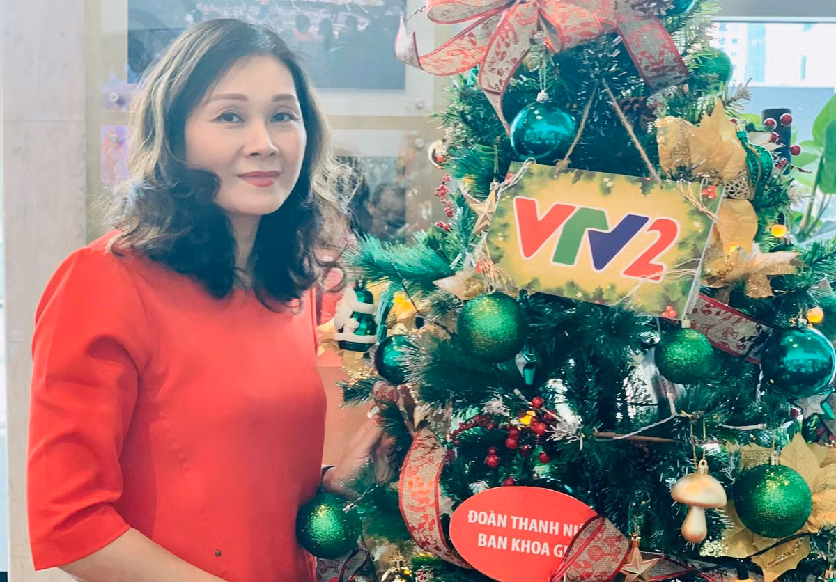 BTV Nhat Le 'Thoi su 19h' tung la A hau Ha Noi gio ra sao?-Hinh-2