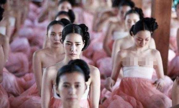 Cac hoang de thoi xua chon the thiep nhu the nao?-Hinh-3