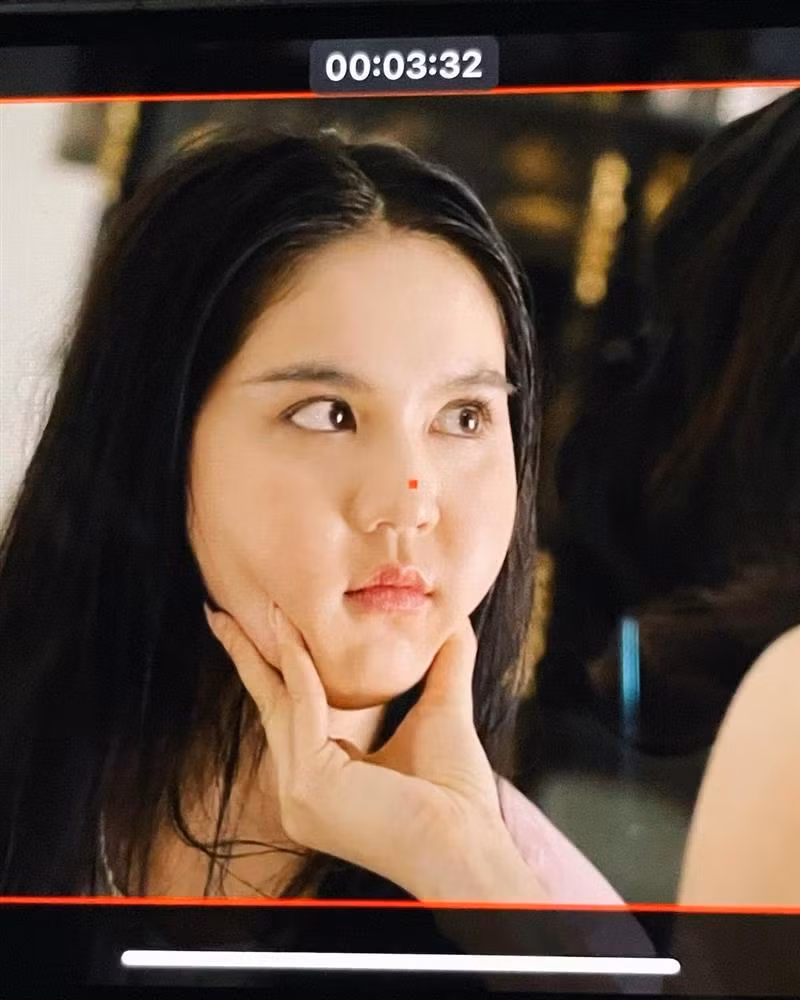 Ngoc Trinh tang can mat tron u nu cute nhung kem sang-Hinh-2