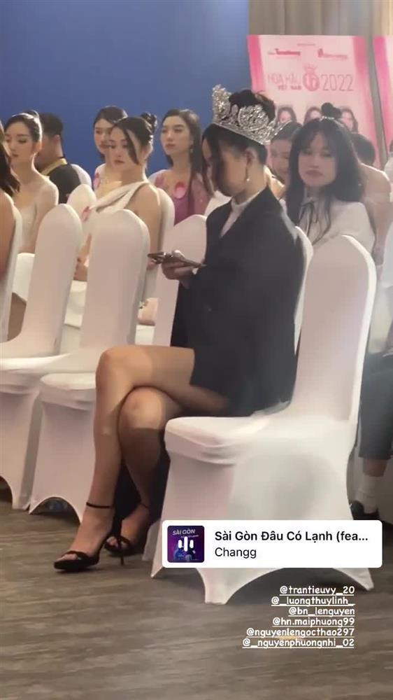 ##ss###style="text-decoration: underline;">Hoa hậu Liên lục địa Bảo Ngọc cũng không chống đỡ nổi những luồng gió phả xuống tới tấp.