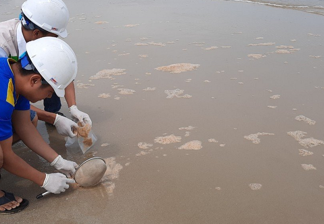 Nuoc bien o Hue doi mau la bat thuong, noi bot dac set