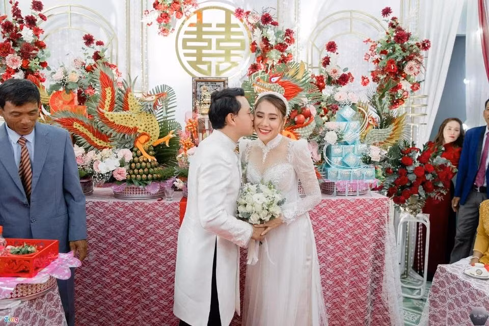 Dien vien Ho Bich Tram to chuc hon le sau 1 nam hoan