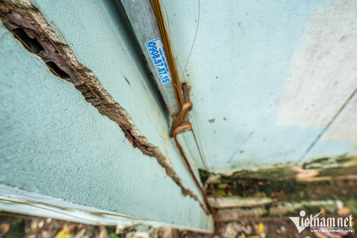 Hiện tại các công trình nhà ở, đường sá tại khu đất "vàng" bị thu hồi đều trong tình trạng xuống cấp, một số bờ tường bị nứt toạc. Đây là khu tập thể được xây dựng khoảng sau năm 1975.